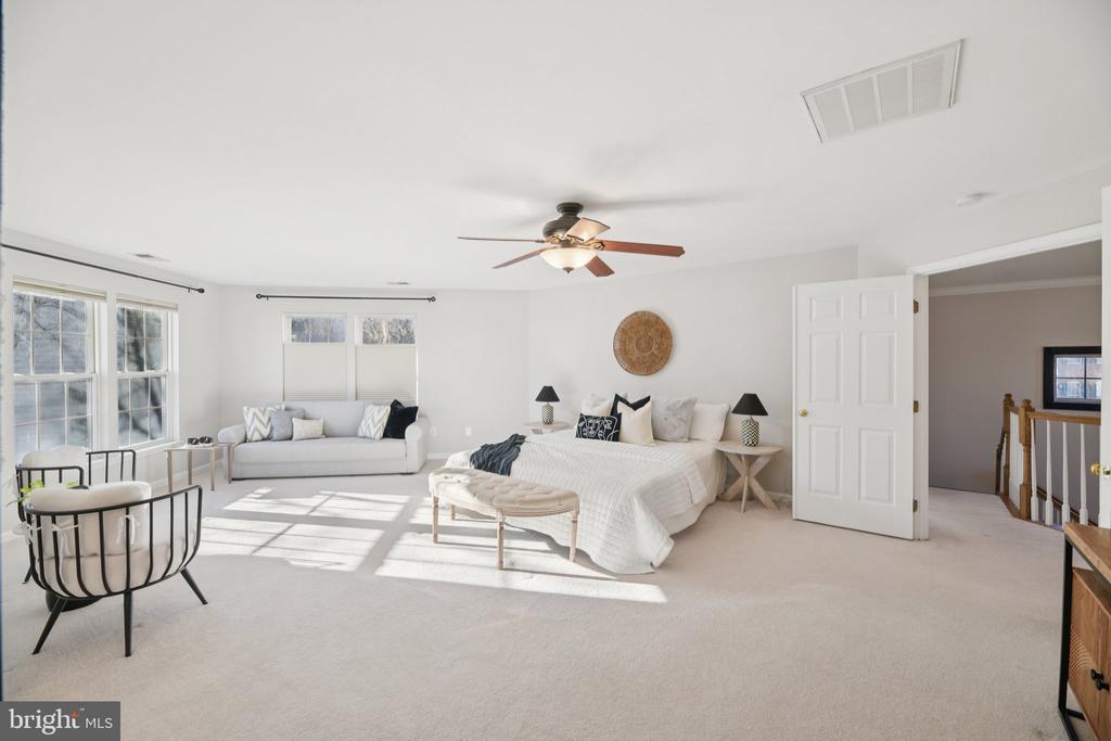 5564 LA VISTA DRIVE