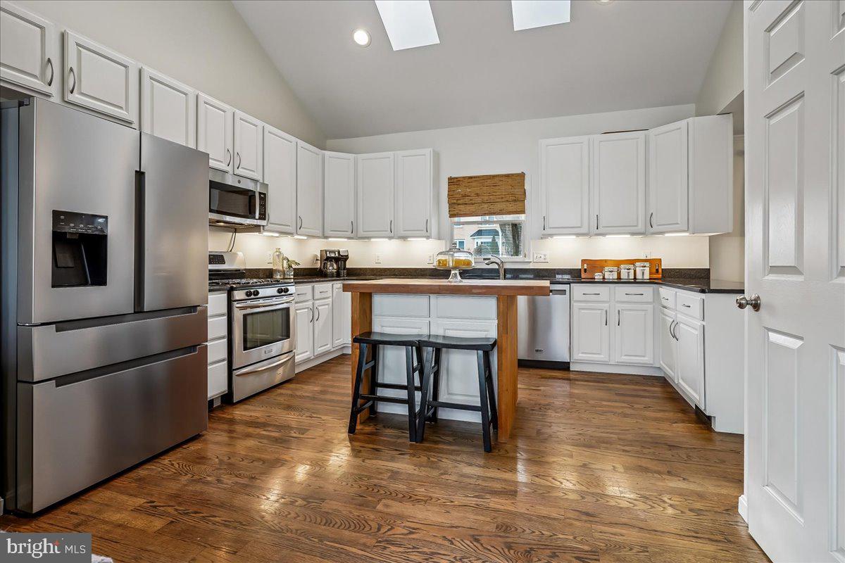 6215 EDISON DRIVE