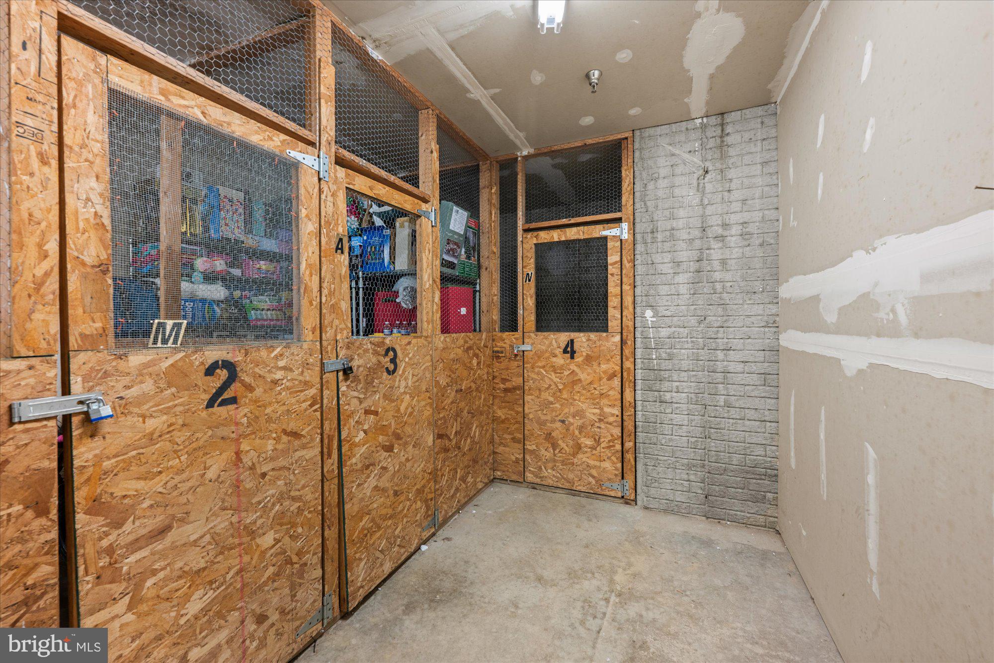 6613 NETTIES LANE N N