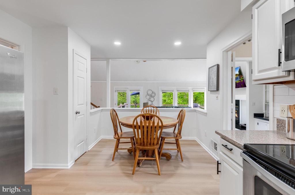 8051 OAK HOLLOW LANE