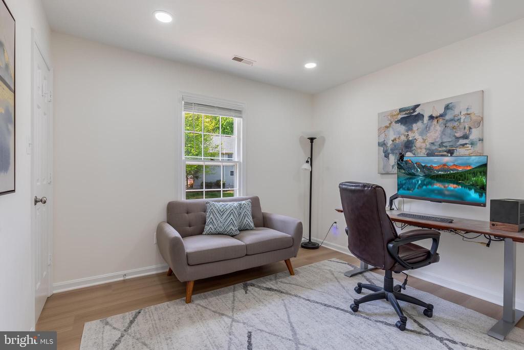 8051 OAK HOLLOW LANE