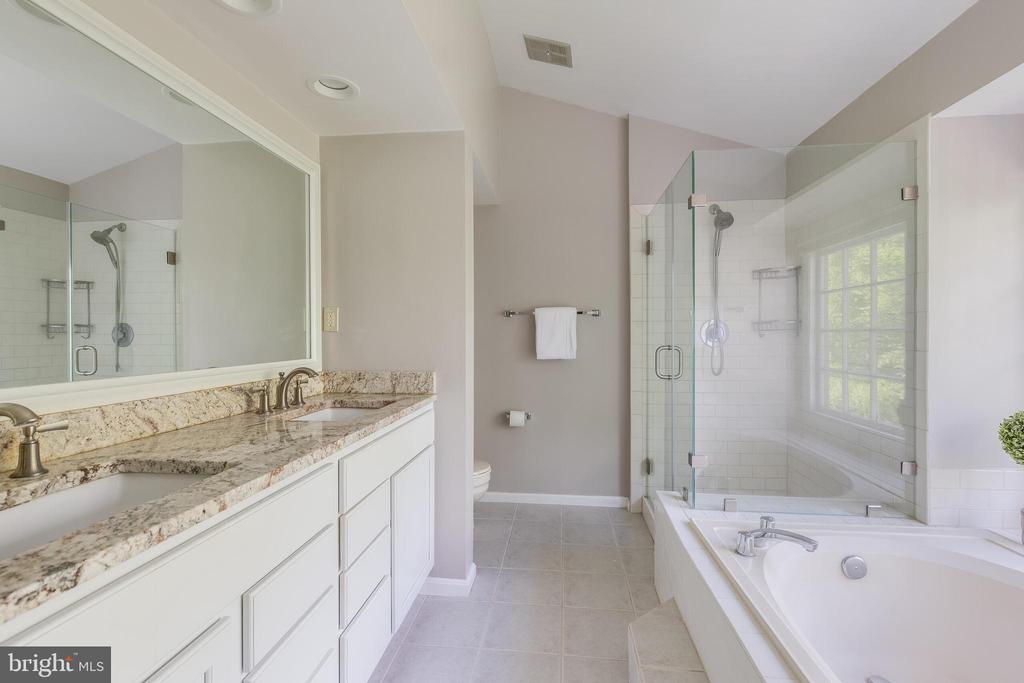 8051 OAK HOLLOW LANE
