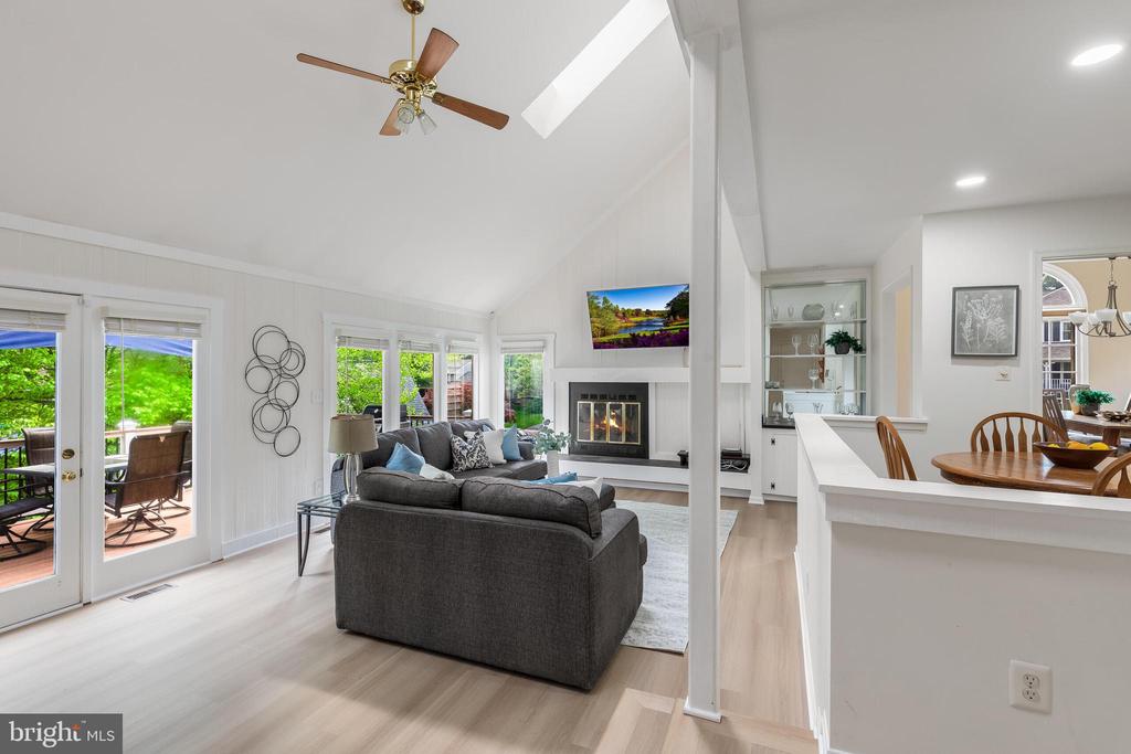 8051 OAK HOLLOW LANE