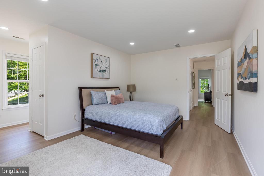 8051 OAK HOLLOW LANE