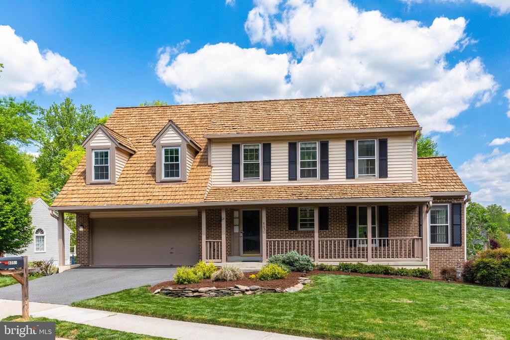 8051 OAK HOLLOW LANE