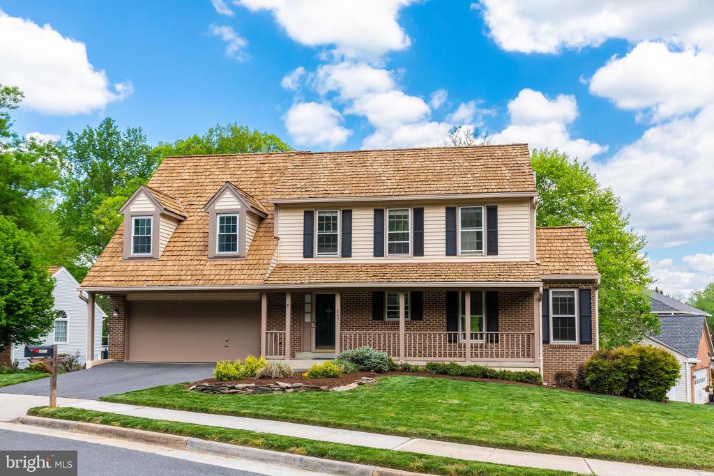 8051 OAK HOLLOW LANE