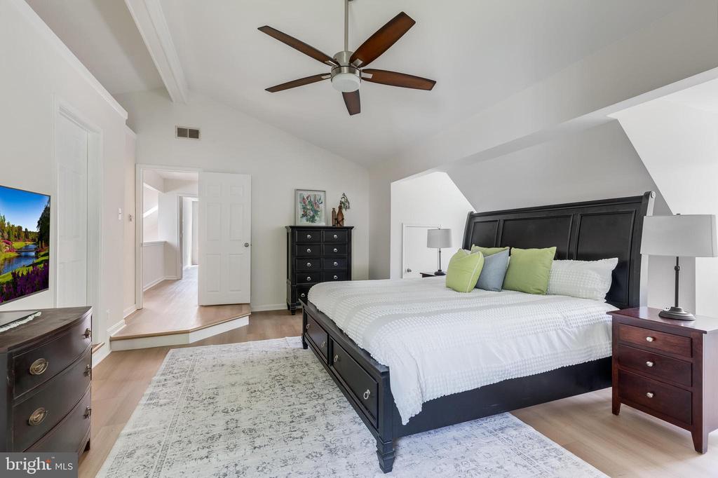 8051 OAK HOLLOW LANE