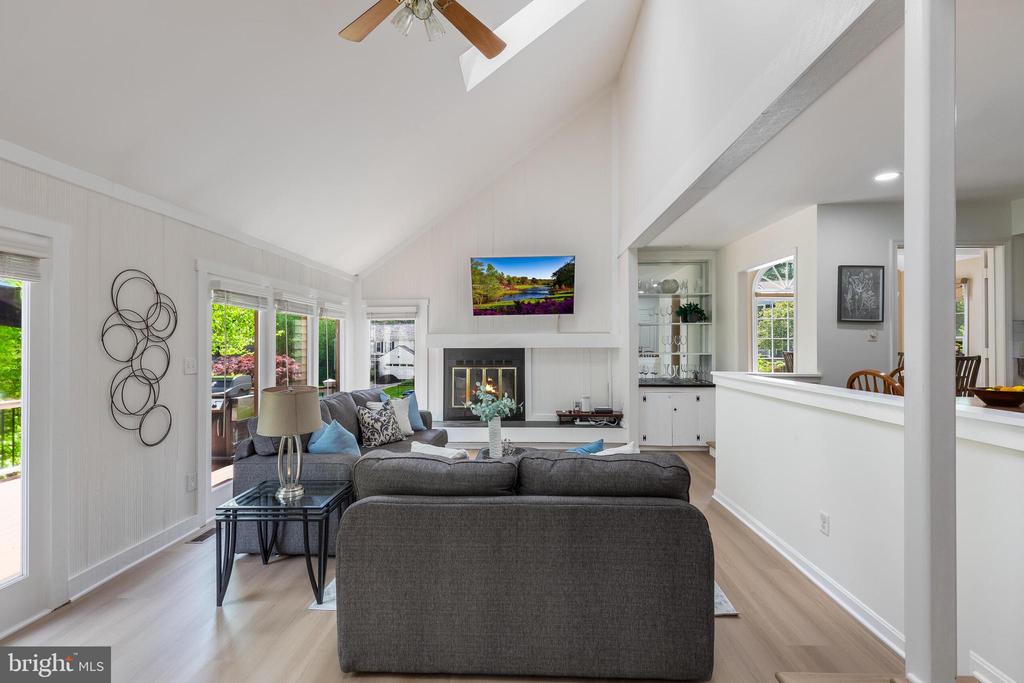 8051 OAK HOLLOW LANE