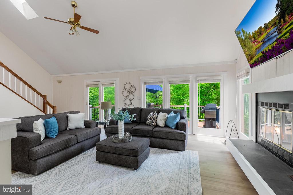 8051 OAK HOLLOW LANE