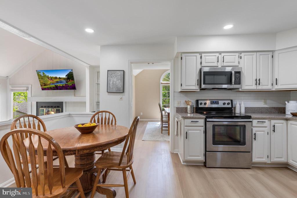 8051 OAK HOLLOW LANE