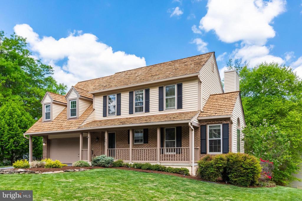 8051 OAK HOLLOW LANE