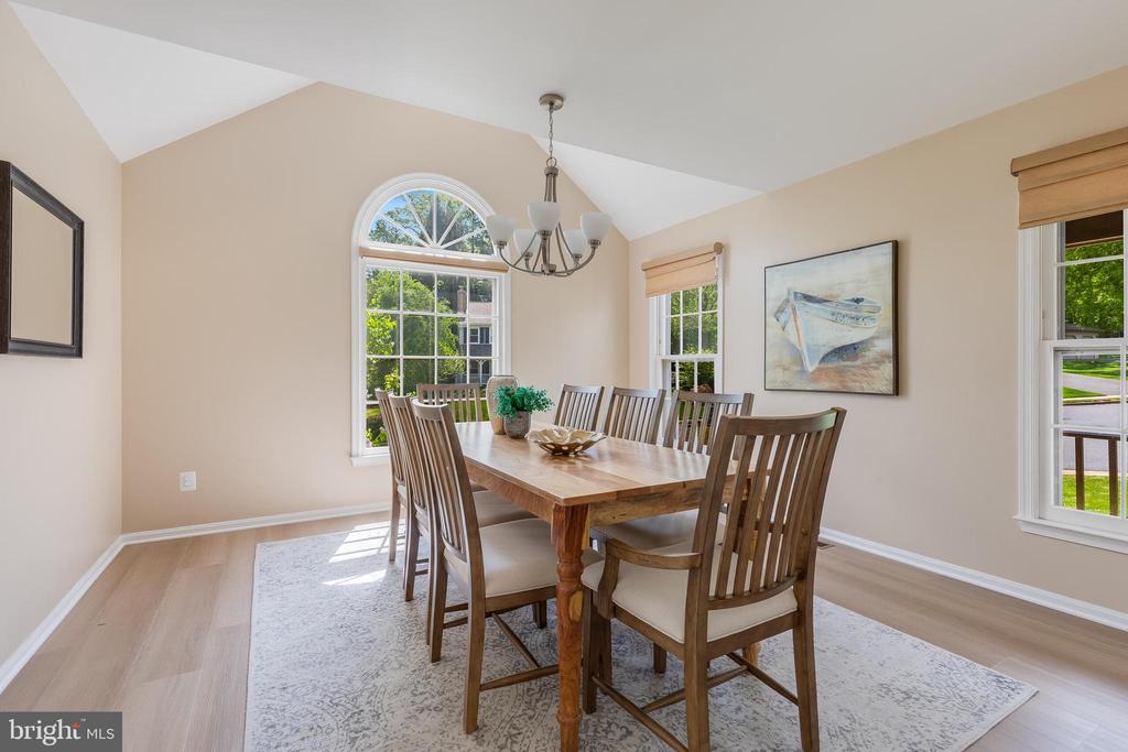 8051 OAK HOLLOW LANE