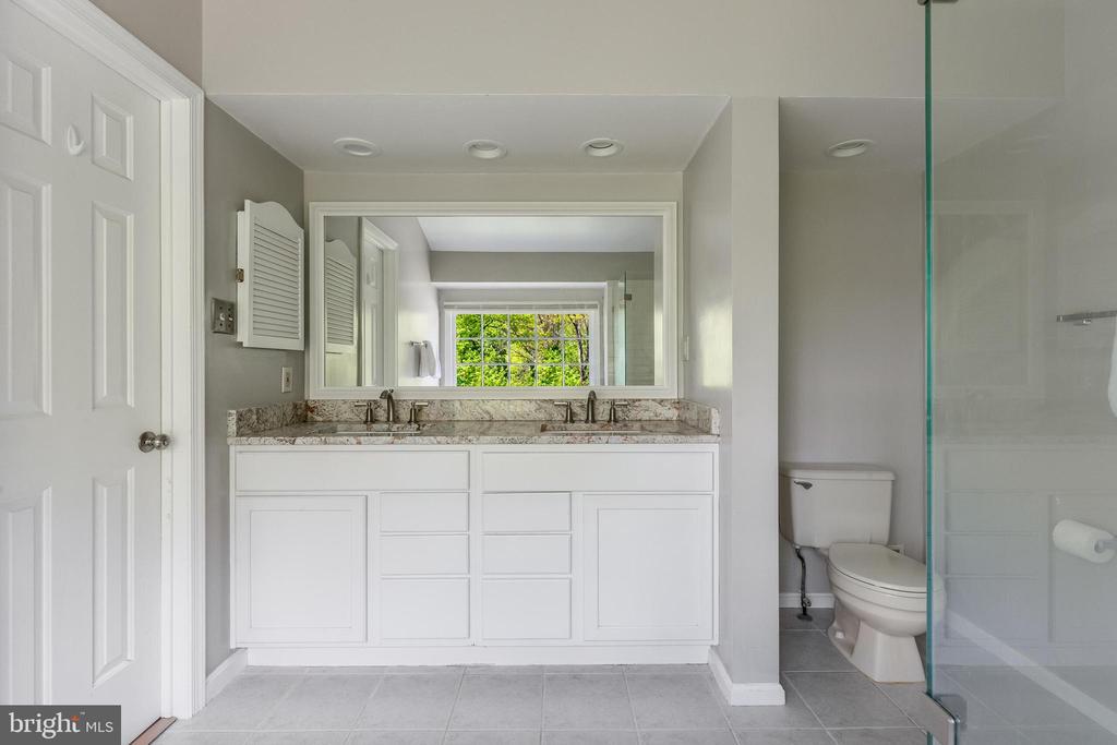 8051 OAK HOLLOW LANE