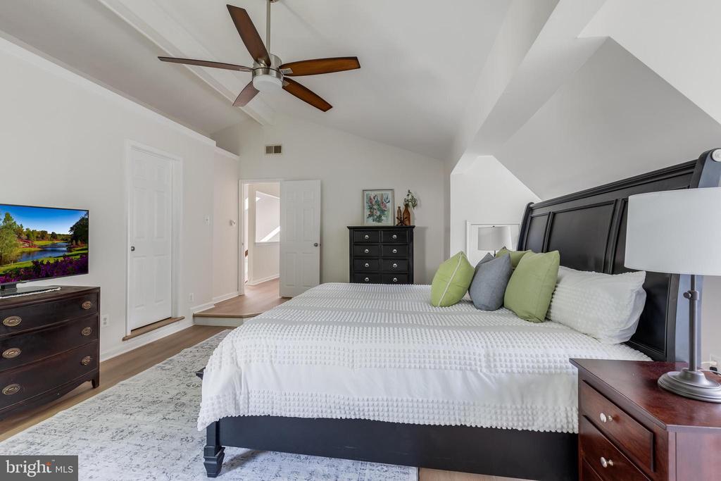 8051 OAK HOLLOW LANE
