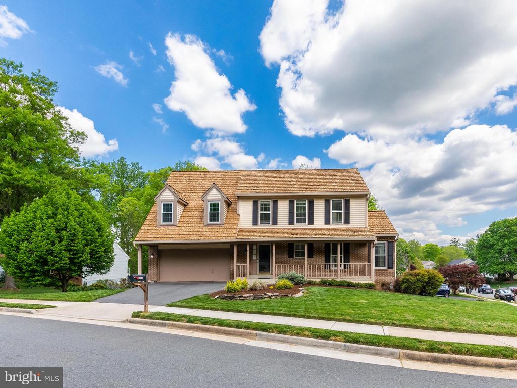 8051 OAK HOLLOW LANE