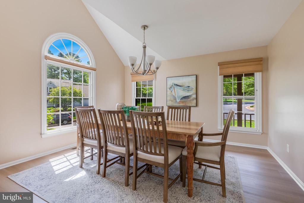 8051 OAK HOLLOW LANE