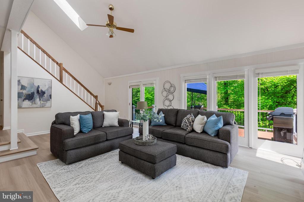 8051 OAK HOLLOW LANE