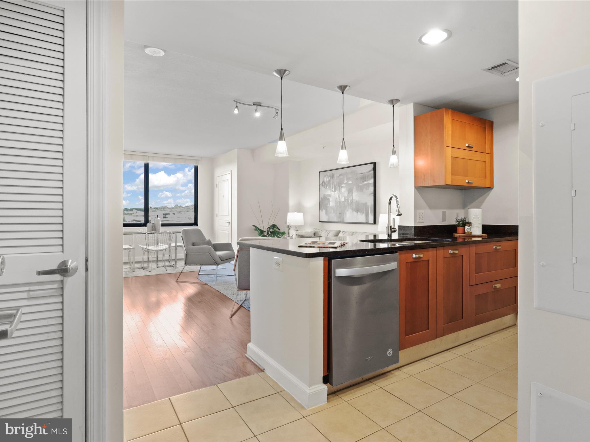 2451 MIDTOWN AVENUE 921