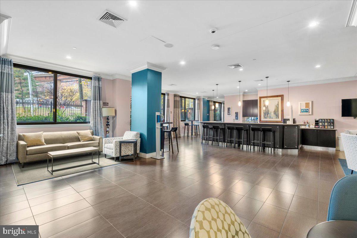 2451 MIDTOWN AVENUE 921