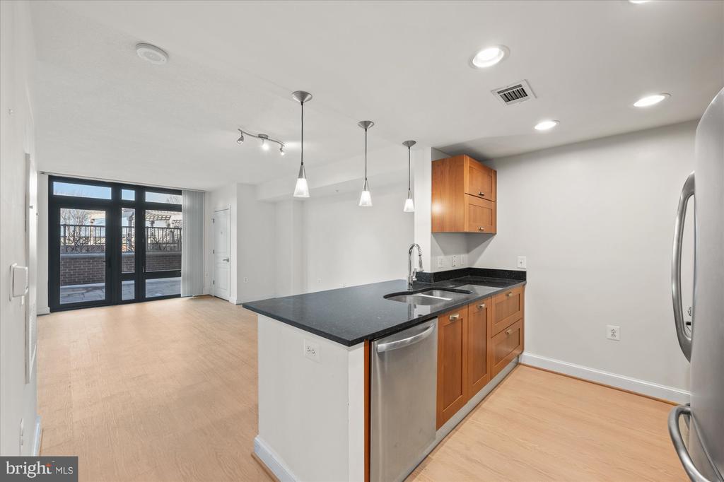 2451 MIDTOWN AVENUE 724