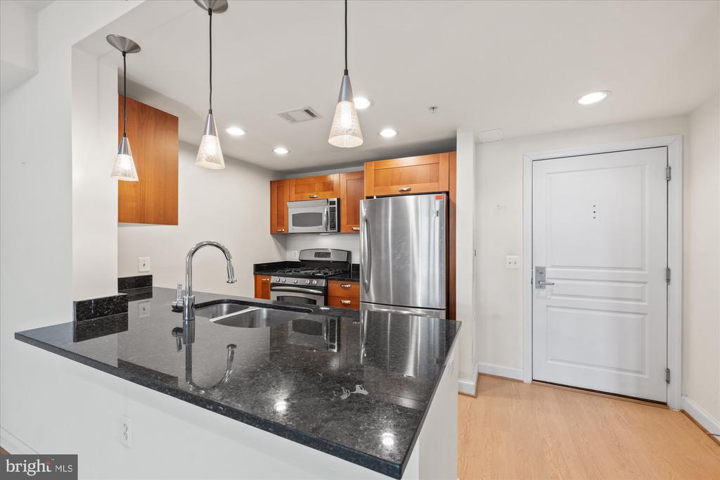2451 MIDTOWN AVENUE 724
