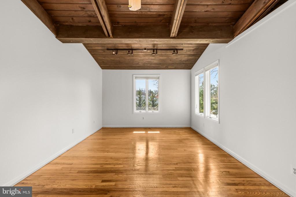 4035 TAYLOR DRIVE