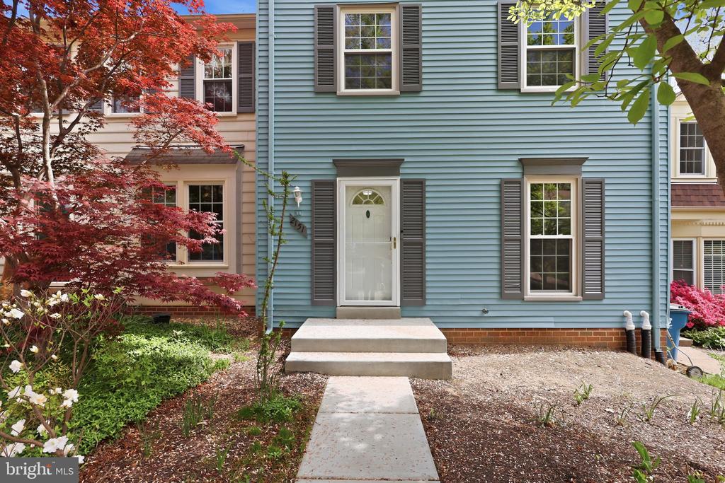 2151 GREENKEEPERS COURT