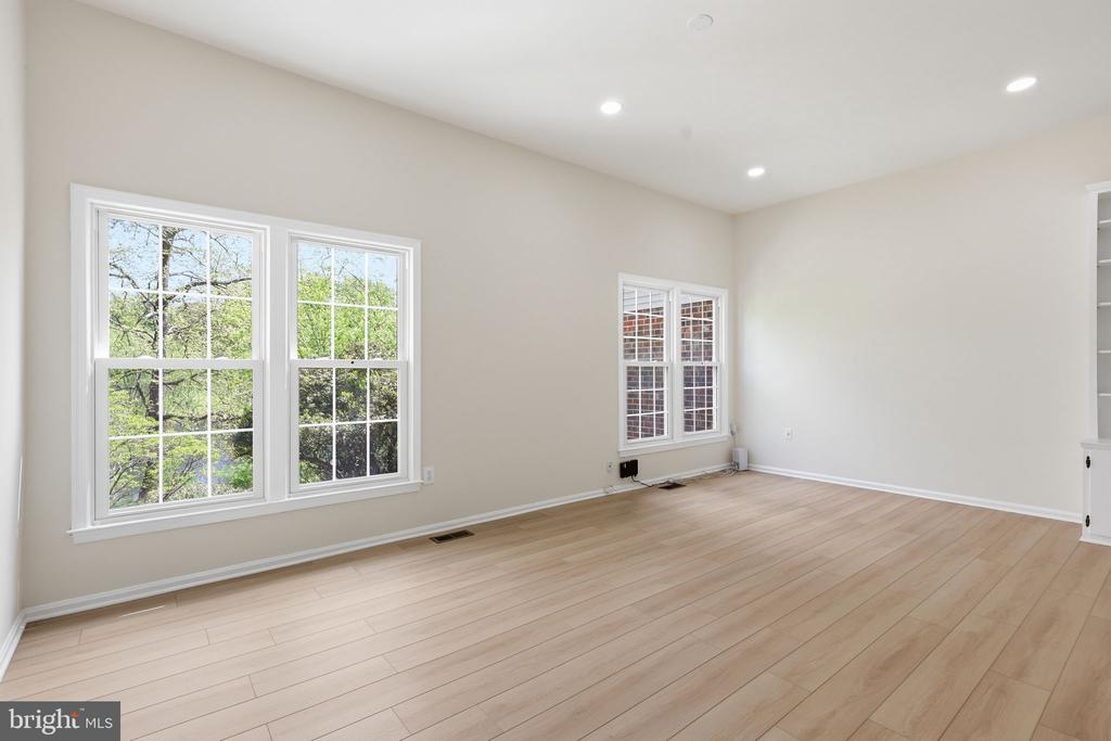 2151 GREENKEEPERS COURT