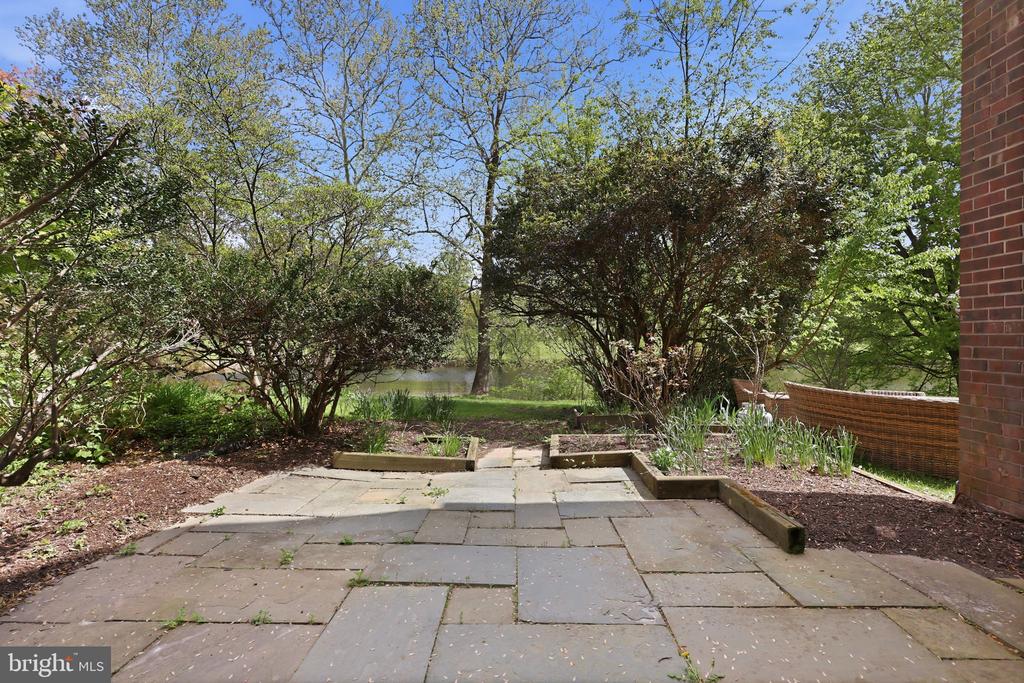 2151 GREENKEEPERS COURT