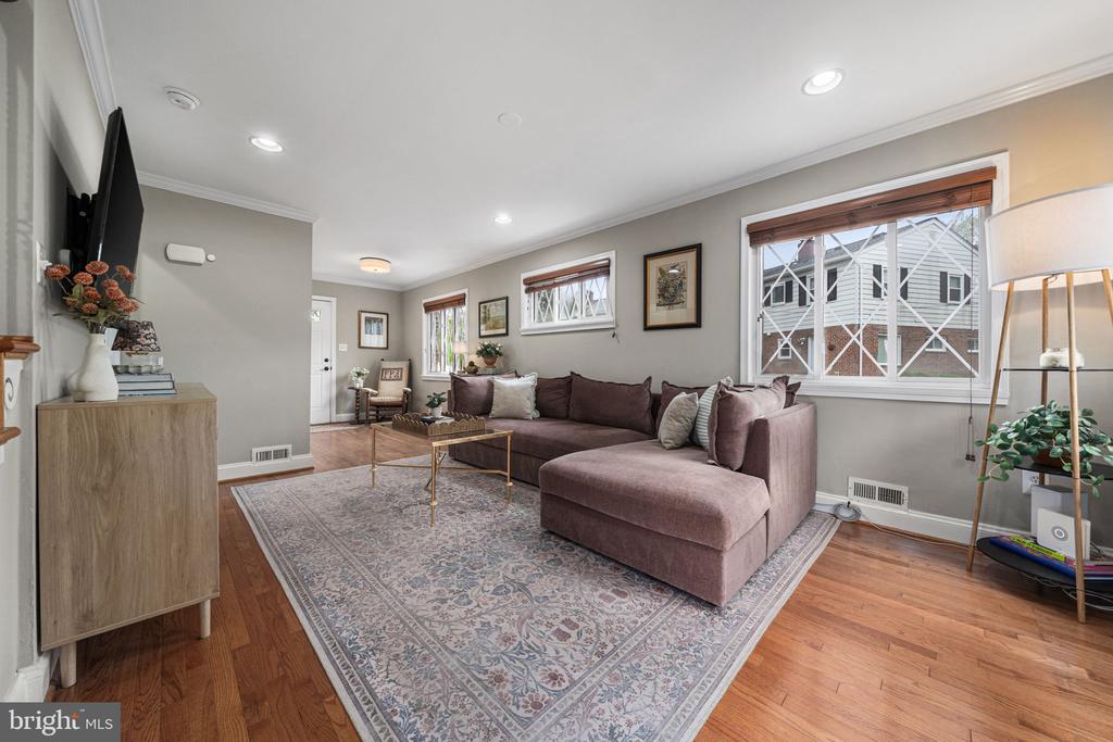 2253 ROANOKE DRIVE