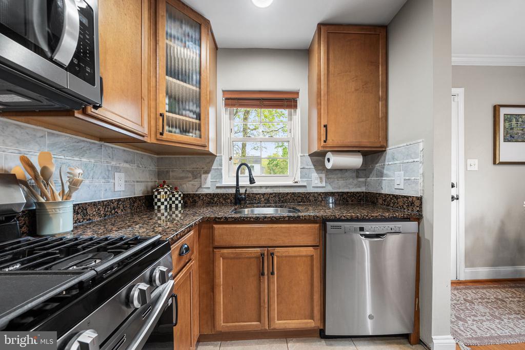 2253 ROANOKE DRIVE