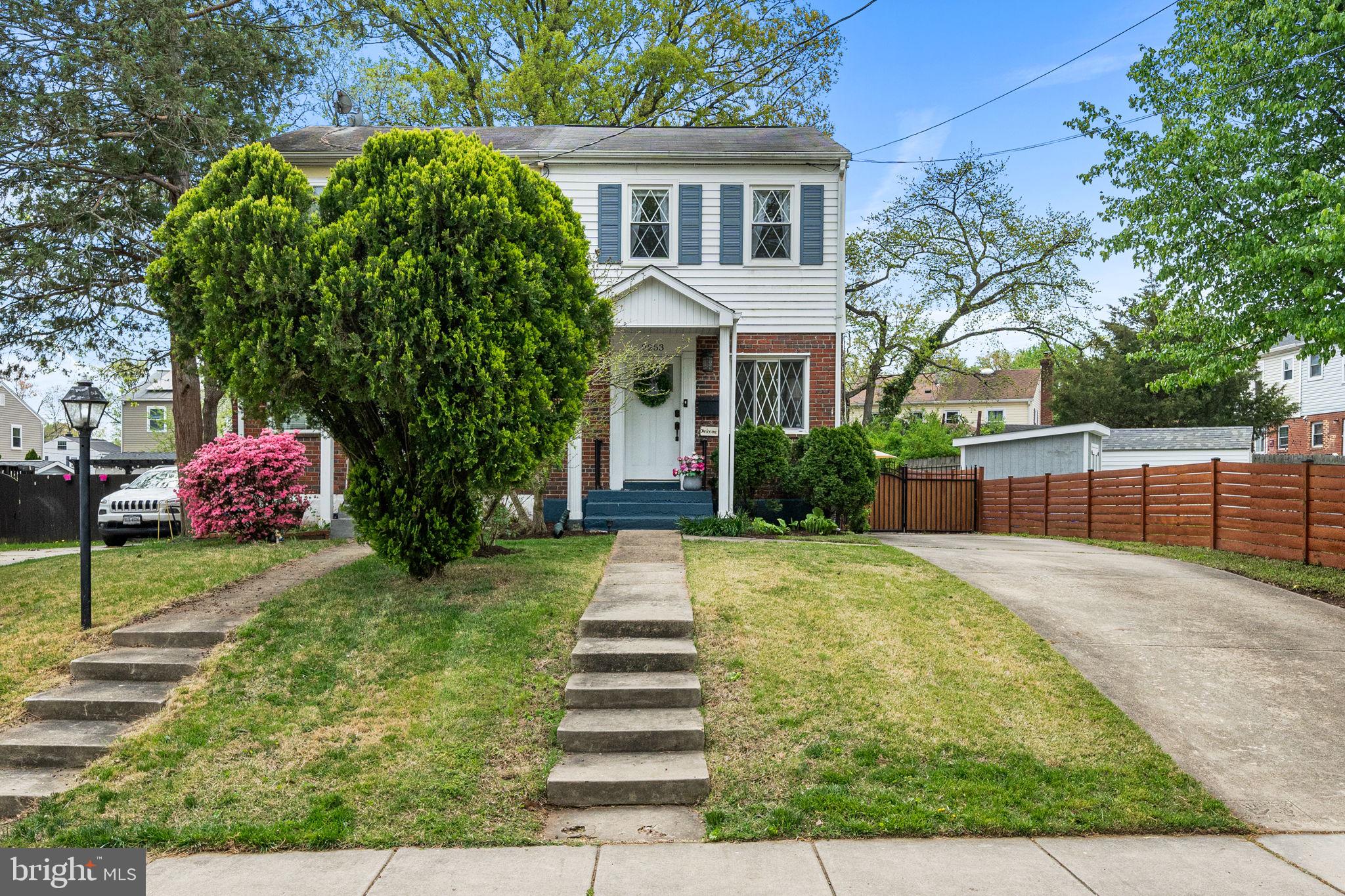 2253 ROANOKE DRIVE