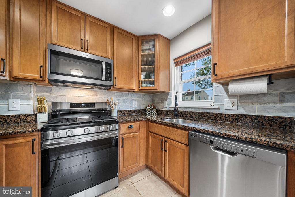 2253 ROANOKE DRIVE