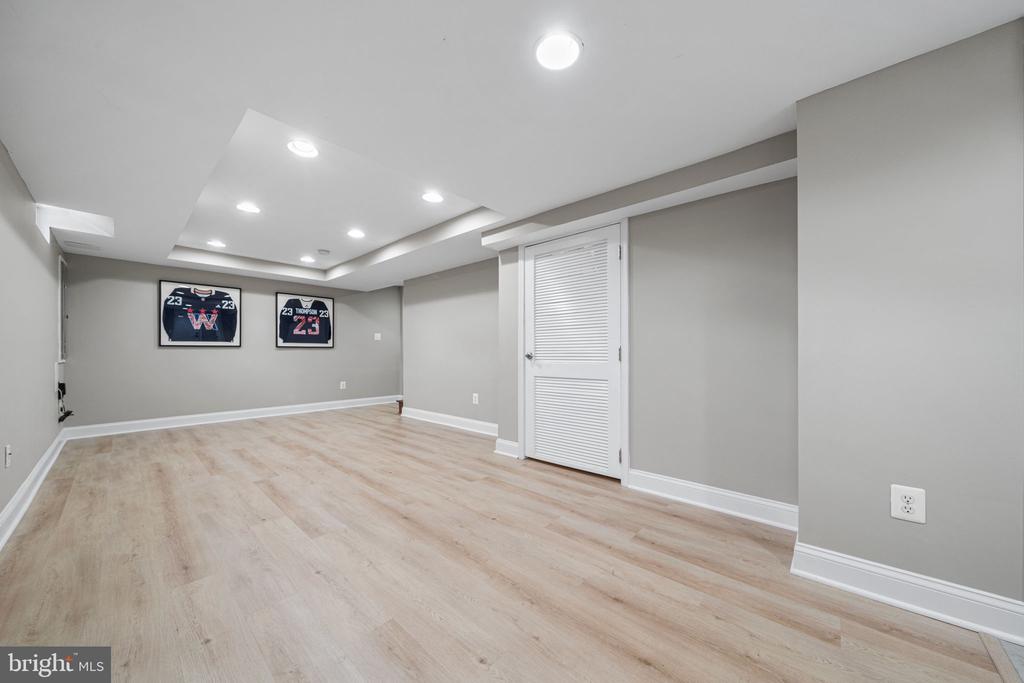 2253 ROANOKE DRIVE
