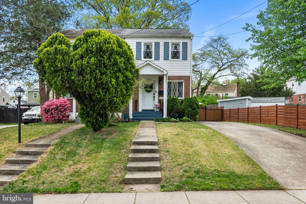 2253 ROANOKE DRIVE