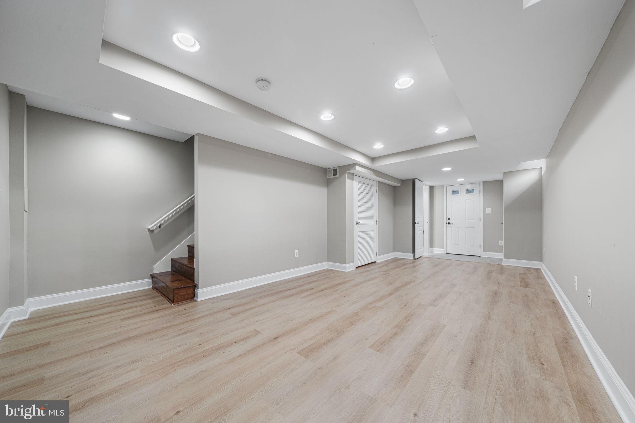 2253 ROANOKE DRIVE