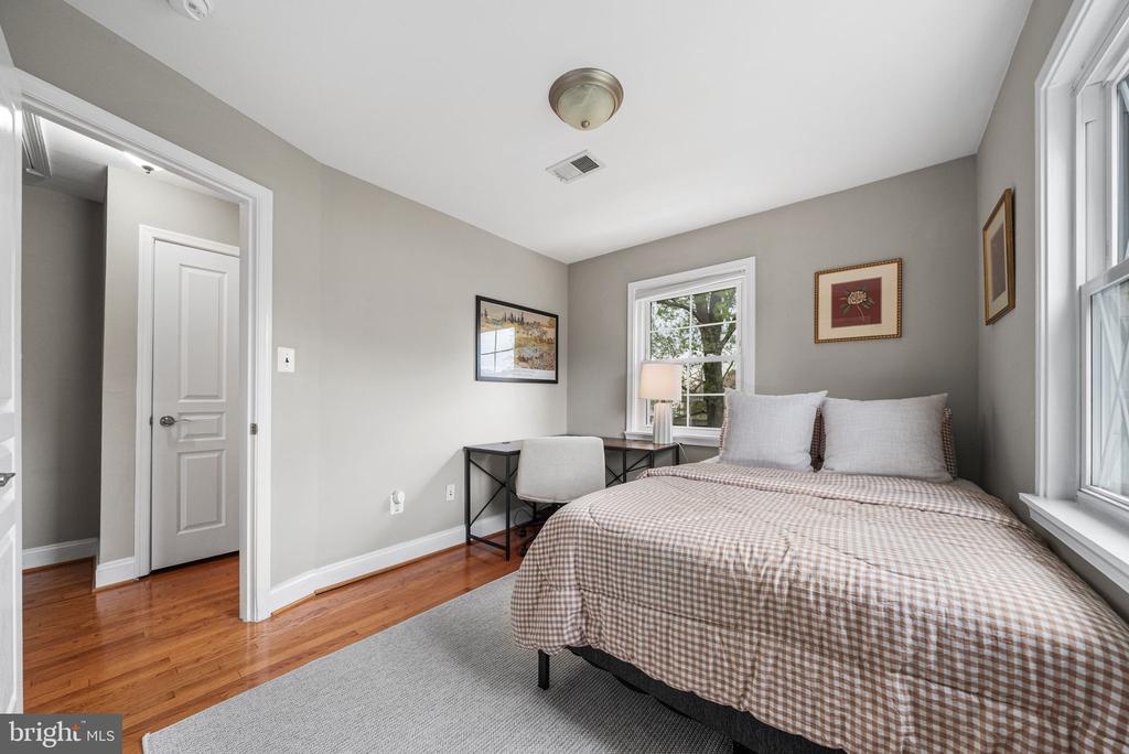 2253 ROANOKE DRIVE
