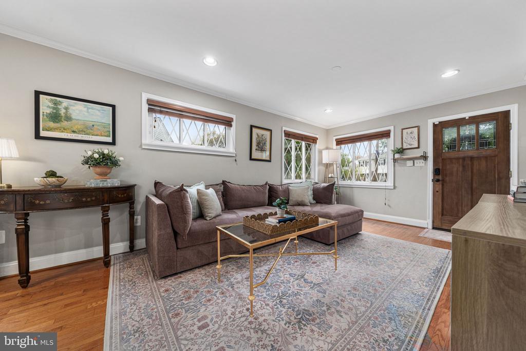 2253 ROANOKE DRIVE