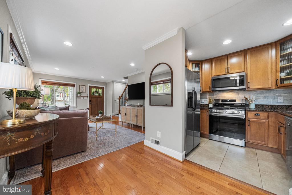2253 ROANOKE DRIVE