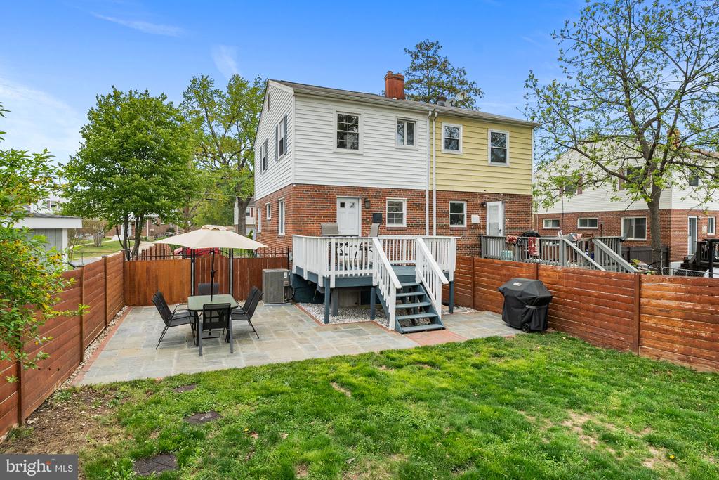 2253 ROANOKE DRIVE