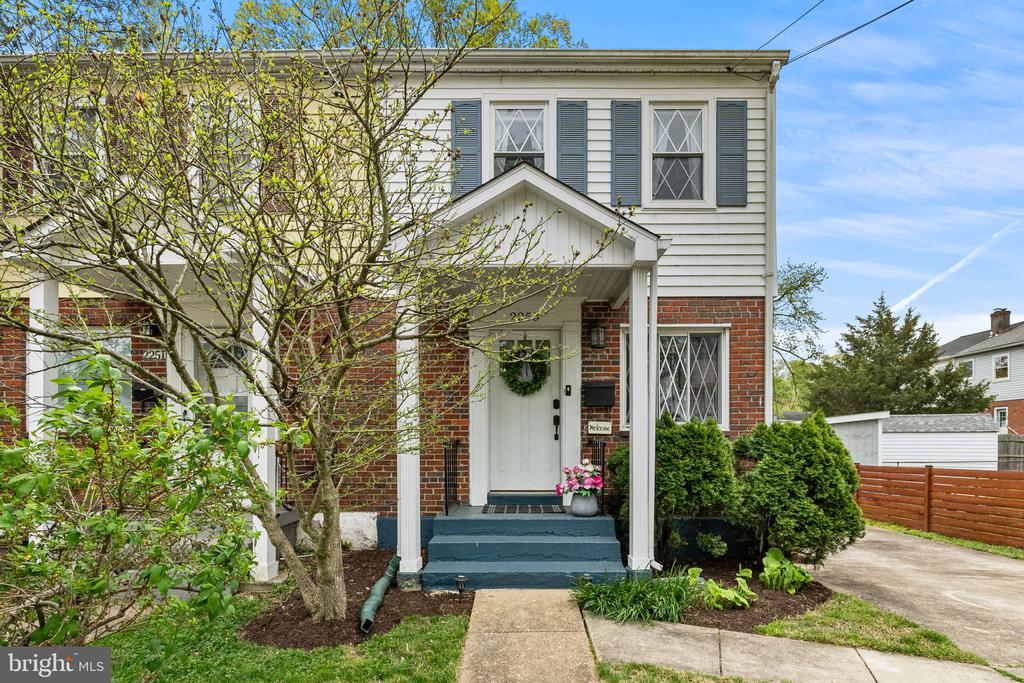 2253 ROANOKE DRIVE