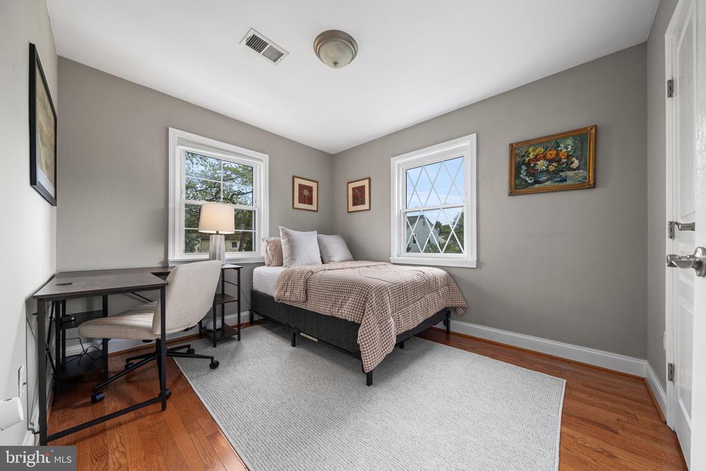 2253 ROANOKE DRIVE