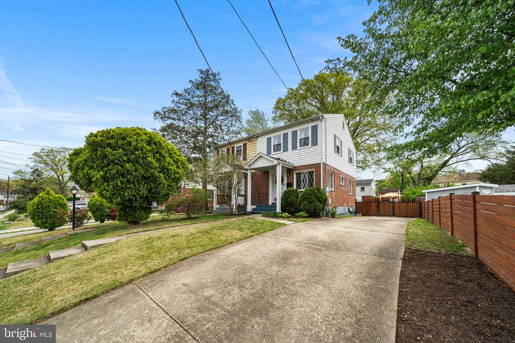 2253 ROANOKE DRIVE