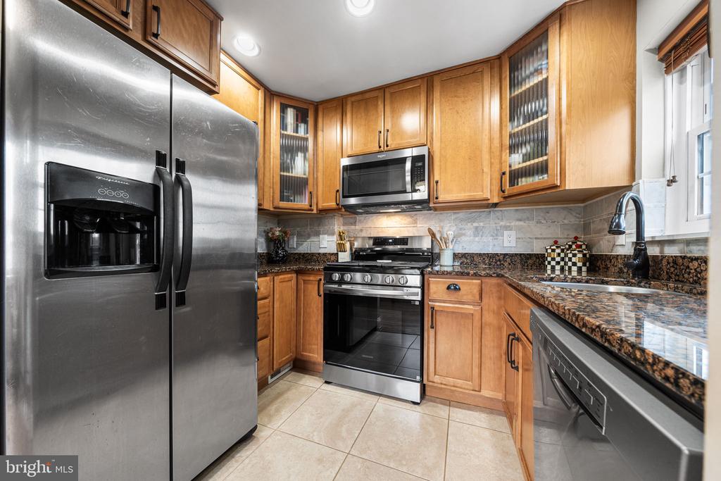 2253 ROANOKE DRIVE