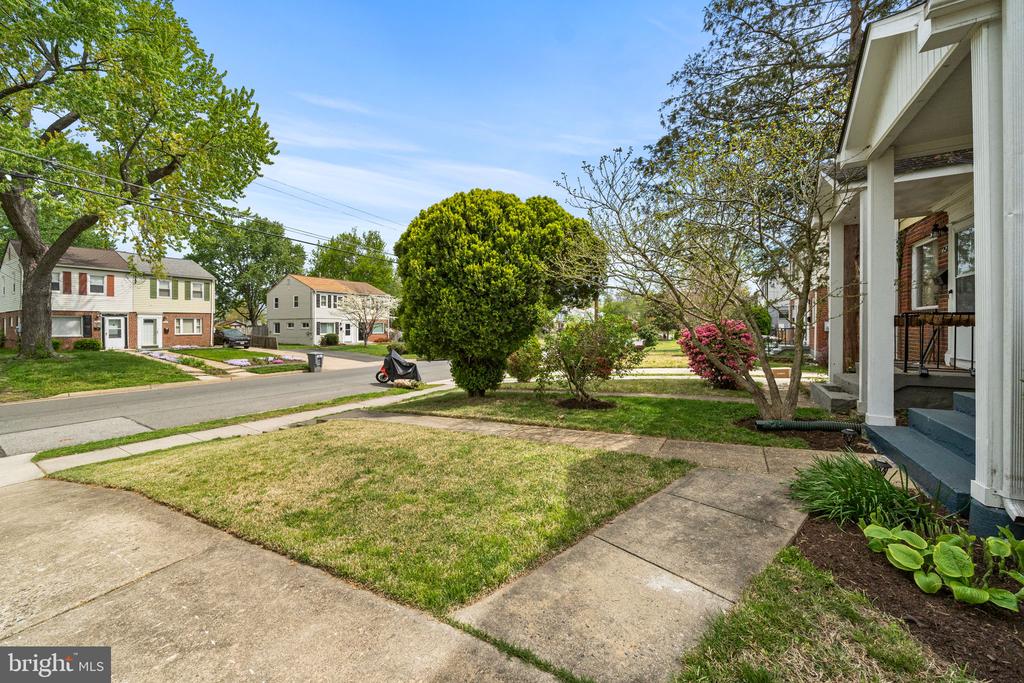 2253 ROANOKE DRIVE