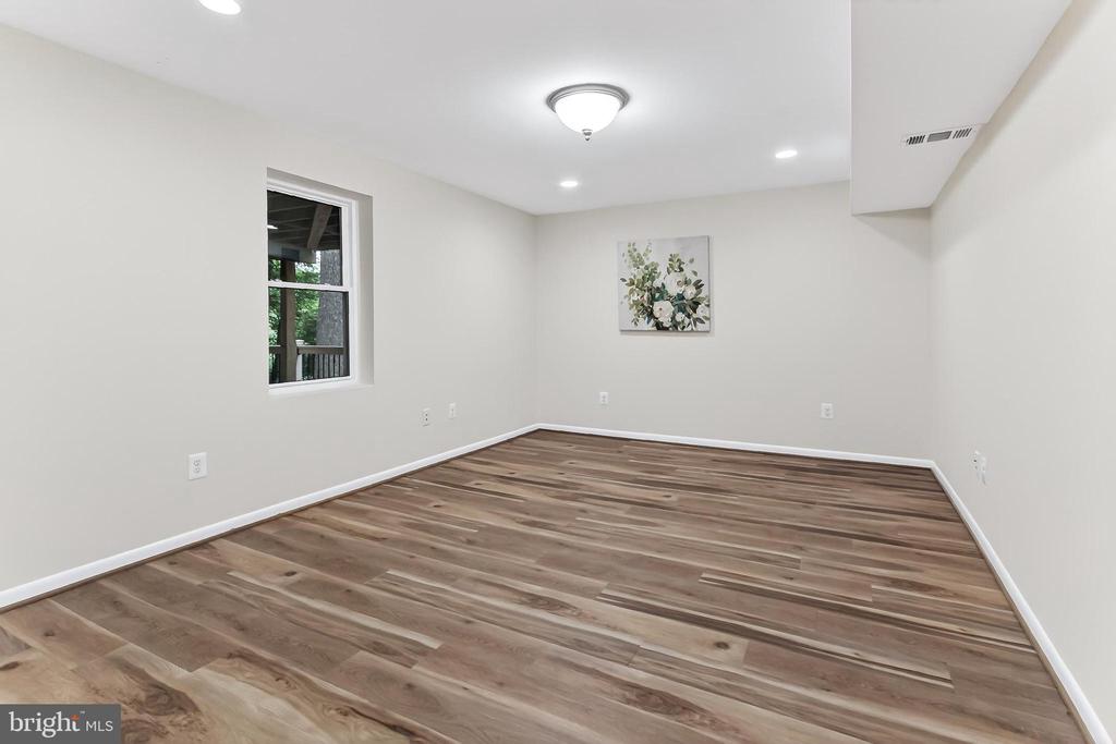 1563 HARPERS COVE LANE