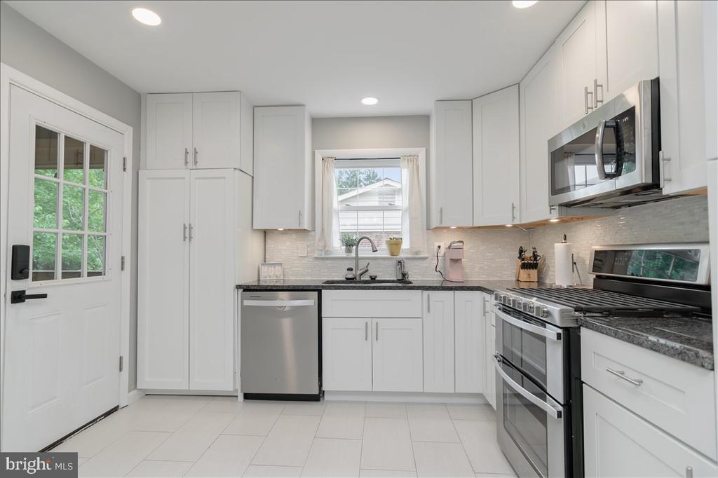 3428 RAMSGATE TERRACE