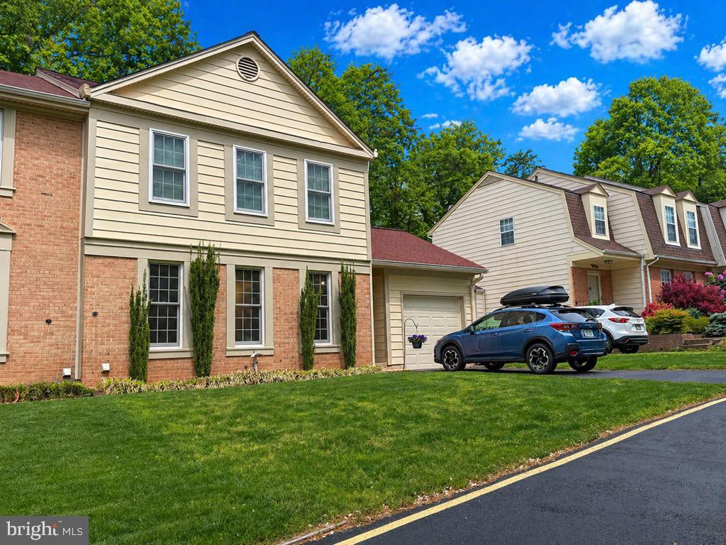 10012 WOOD SORRELS LANE