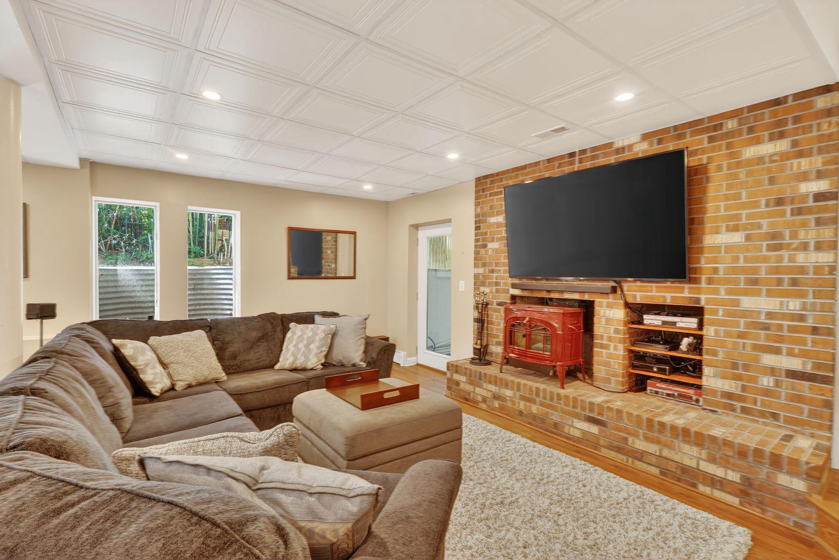 4428 BROOKSIDE DRIVE