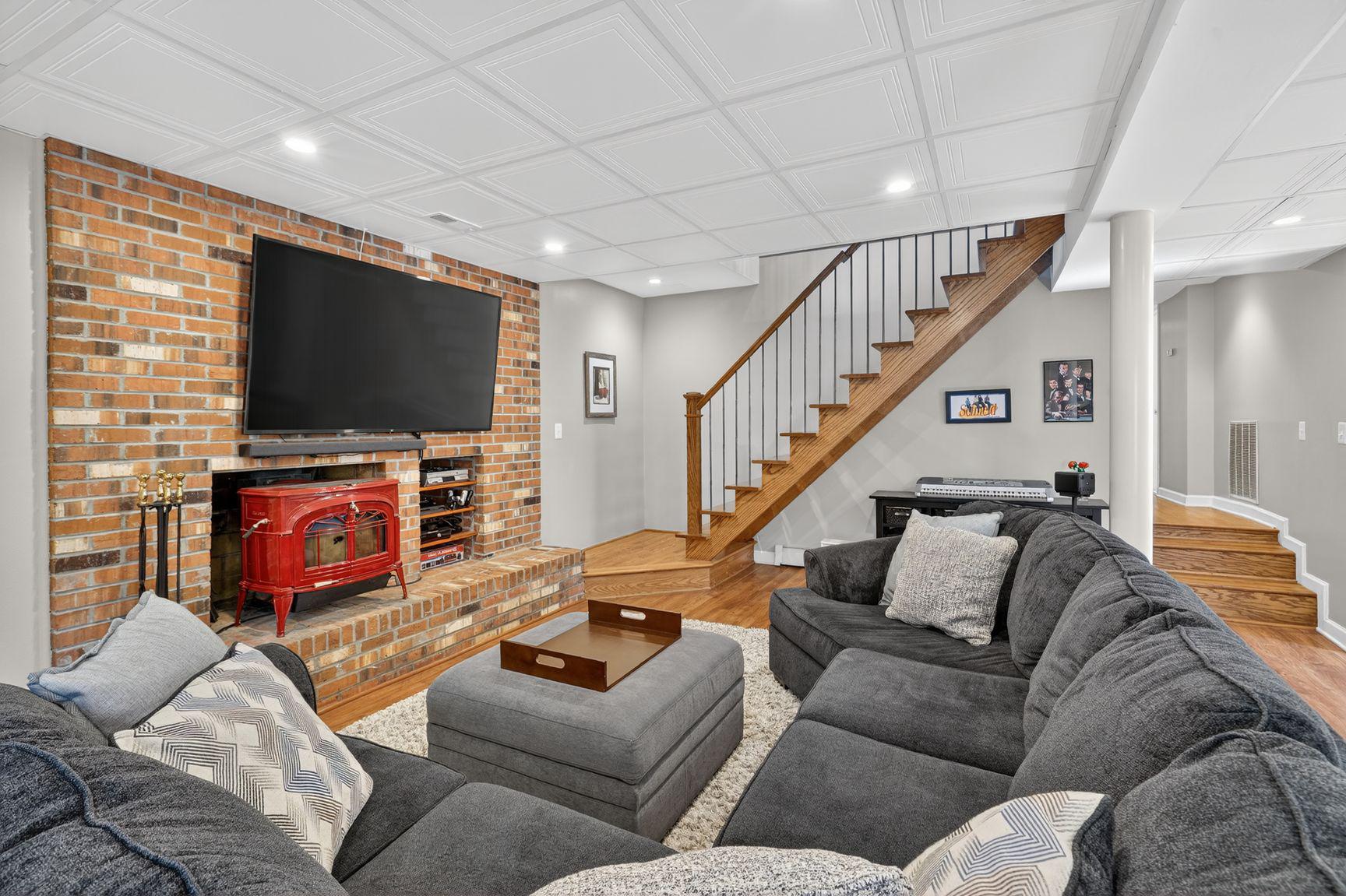 4428 BROOKSIDE DRIVE